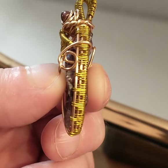 🇨🇦Hand wrapped Northern Ontario Amethyst - Picture 3 of 4